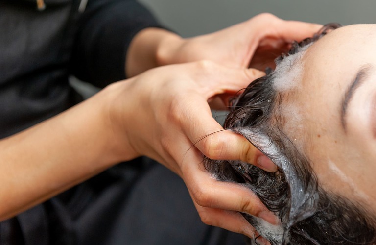 マッサージでリラックス | 愛知県知多市の美容室ならme.Hair&Scalp